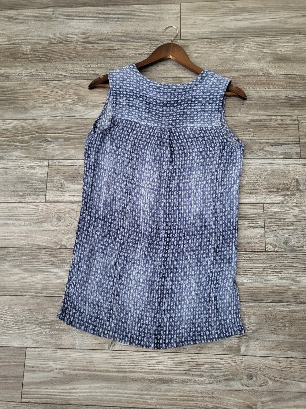 Blue Geometric Sleeveless Button Up Blouse Medium - Picture 7 of 9